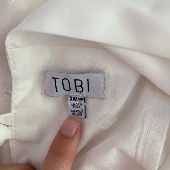 White flowy top from Tobi - Picture 3 of 4